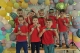 1_przedszkolaki-chlopcy-starsi-na-tle-scianki-i-balonow-z-lodami