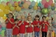 1_przedszkolaki-dziewczynki-mlodsze-na-tle-scianki-i-balonow-z-lodami