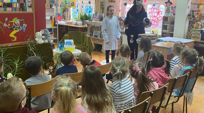 Spotkanie dla najmłodszych w szkolnej bibliotece