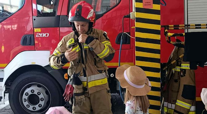 WIZYTA PRZEDSZKOLAKÓW W PAŃSTWOWEJ STRAŻY POŻARNEJ W BRZESKU