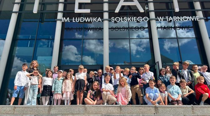 Wyjazd uczniów klas 1–3 do Teatru im. Ludwika Solskiego w Tarnowie
